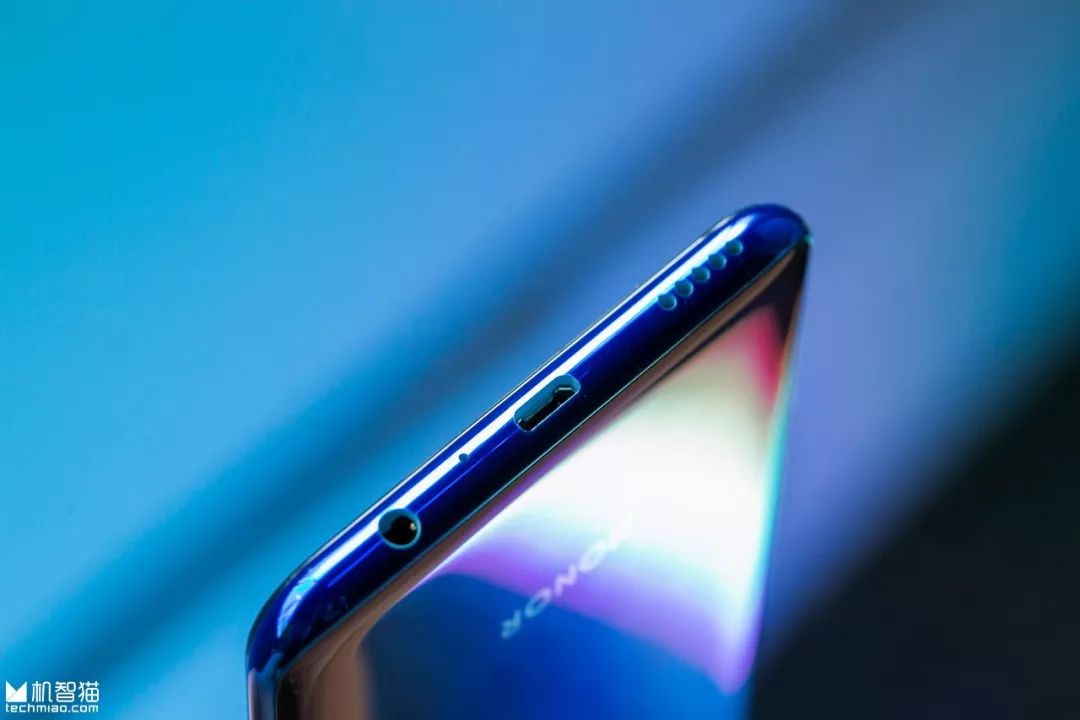 荣耀20i发布，新鲜出炉的小姐姐自拍来啦！