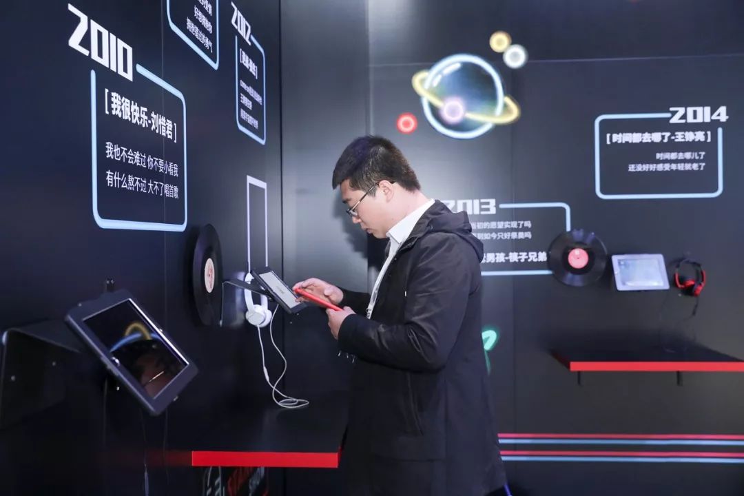 上海车展哪个展台最好玩,是谁把酒吧搬进了展馆?