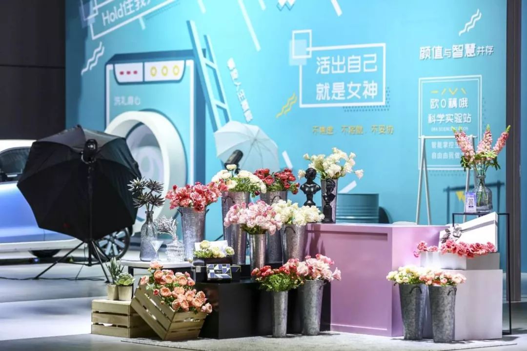 上海车展哪个展台最好玩,是谁把酒吧搬进了展馆?