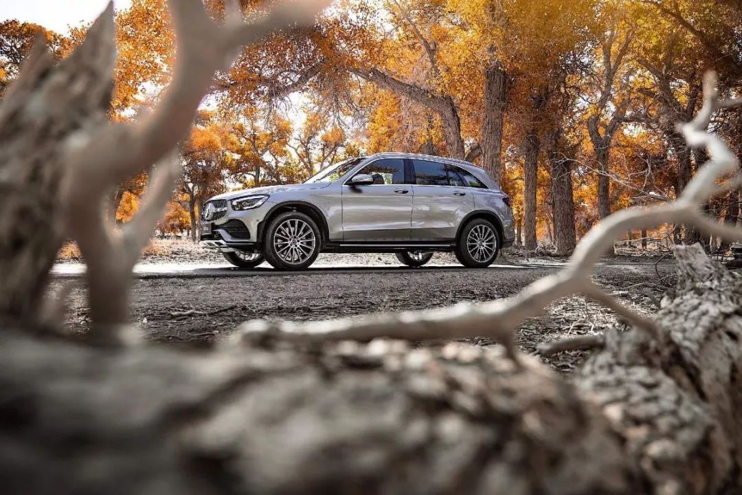 领军之将,实不辱命丨试驾新一代梅赛德斯-奔驰GLC L