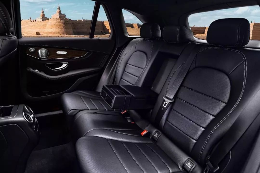 领军之将,实不辱命丨试驾新一代梅赛德斯-奔驰GLC L