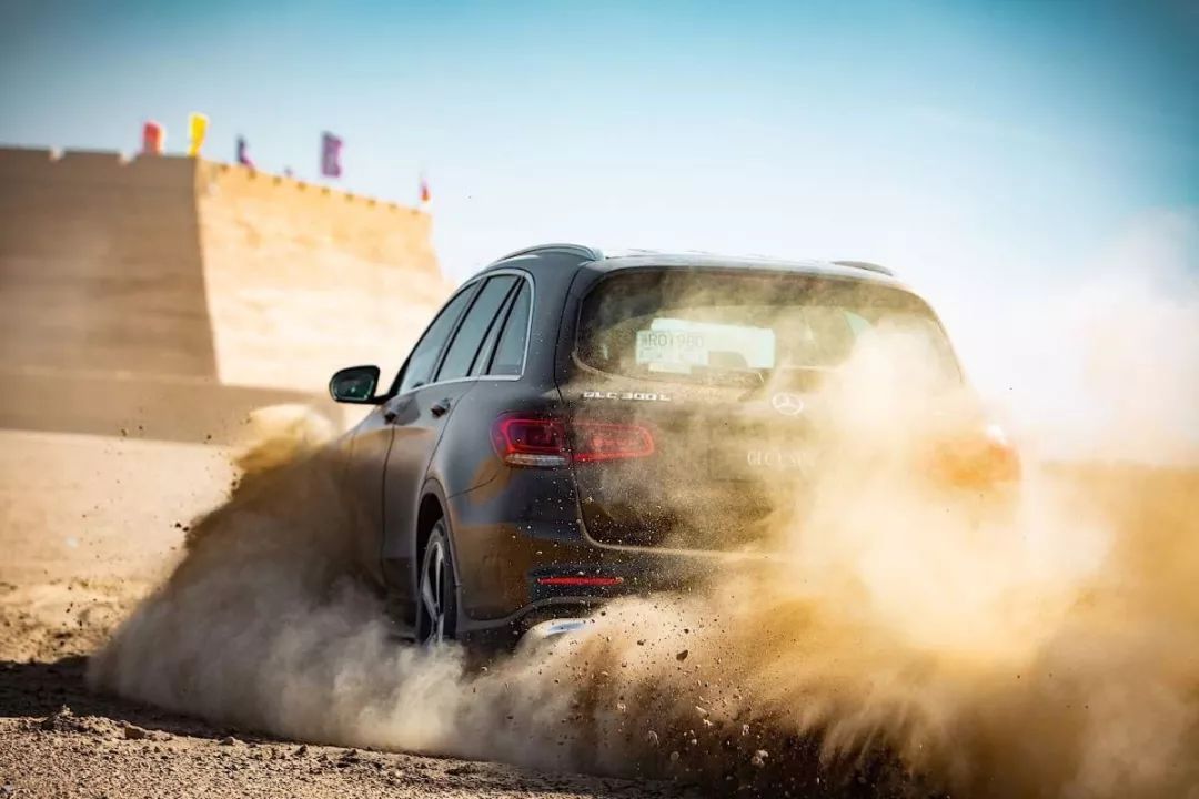 领军之将,实不辱命丨试驾新一代梅赛德斯-奔驰GLC L