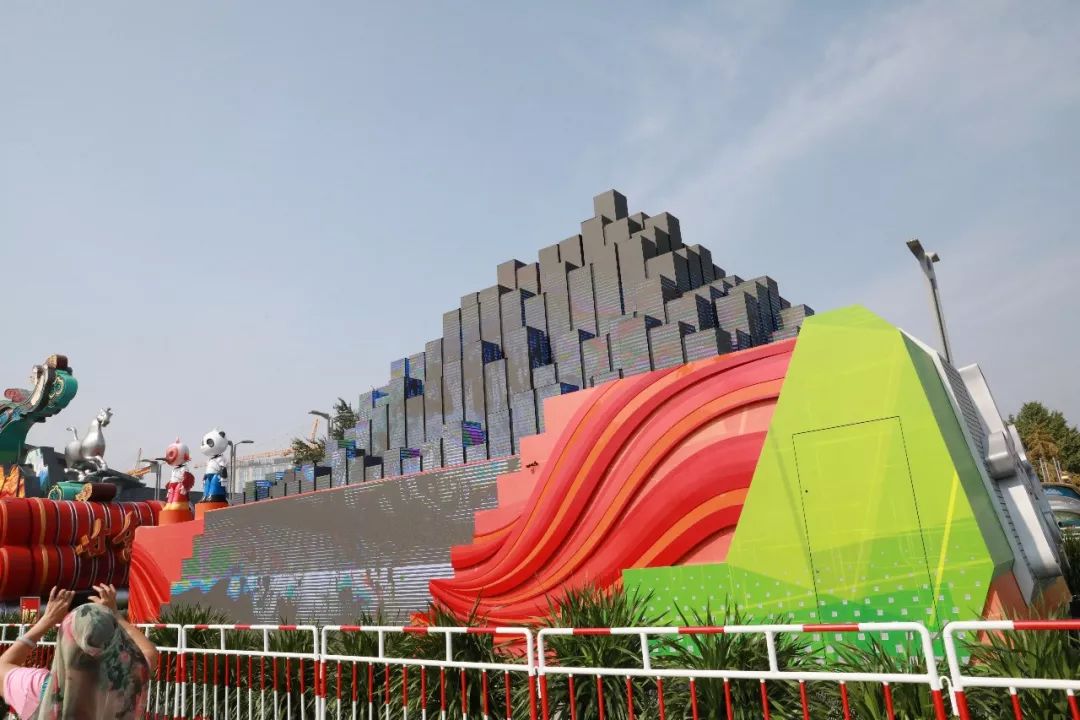 参加国庆70周年庆祝大会群众游行活动的陕西彩车来源:IC ptoto