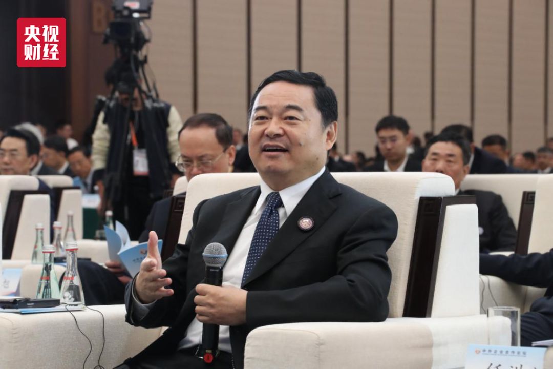 帝博国际登陆,他曾受邀为北京故宫设计产品,将山水田园融入茶盘设计
