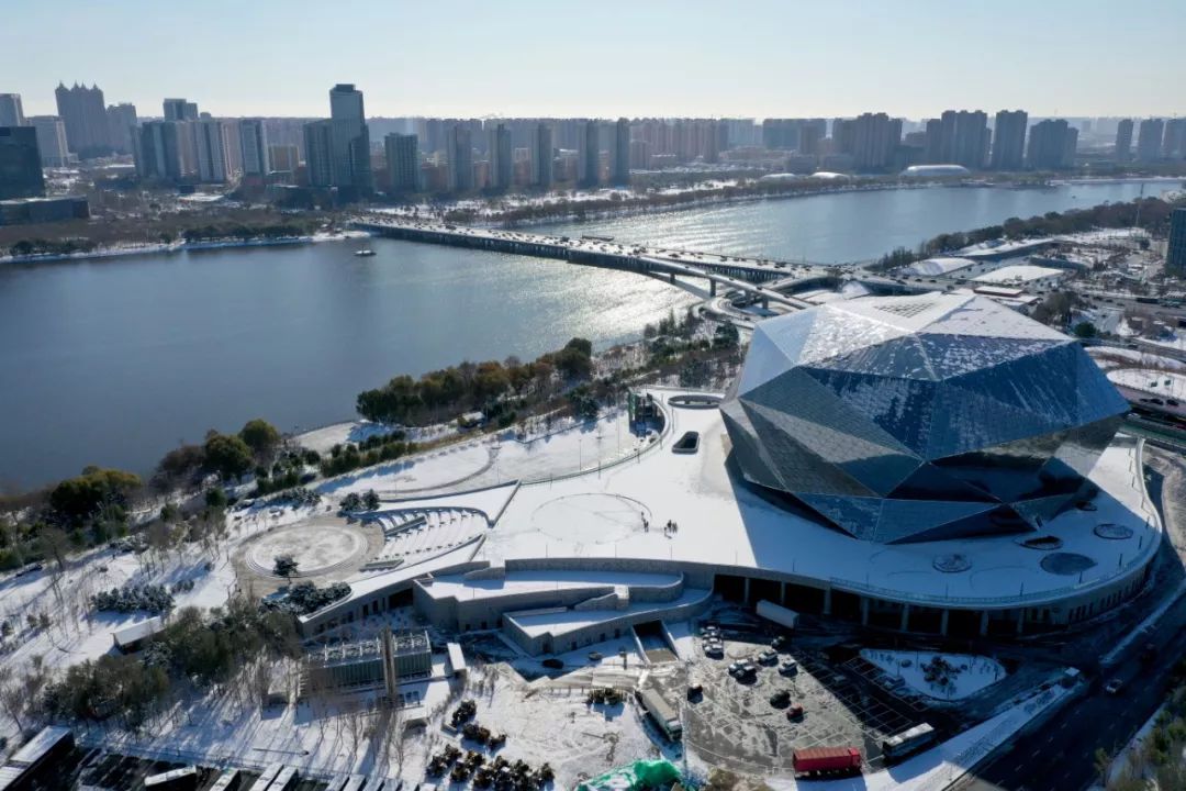 △ 15日，辽宁沈阳，初雪刚过的沈阳天气晴好。