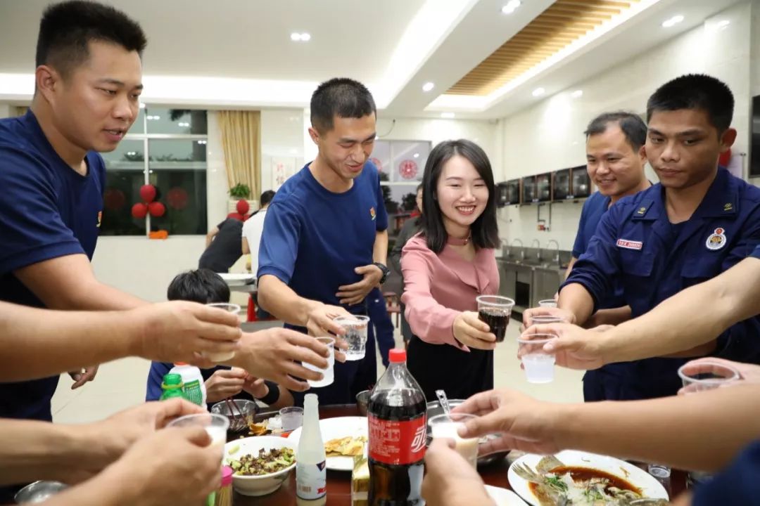 新郎和哥们一起跑了 新娘的反应让人心灵异故事