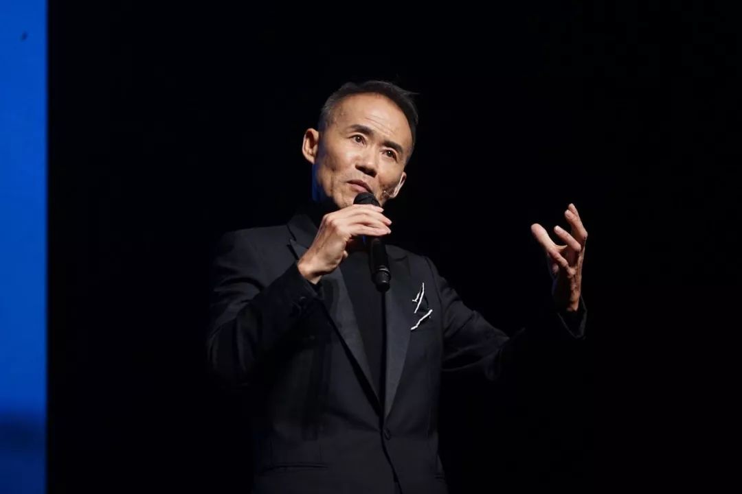 澳门威尼斯人背包品牌_谁说女生不可以污,污污更健康