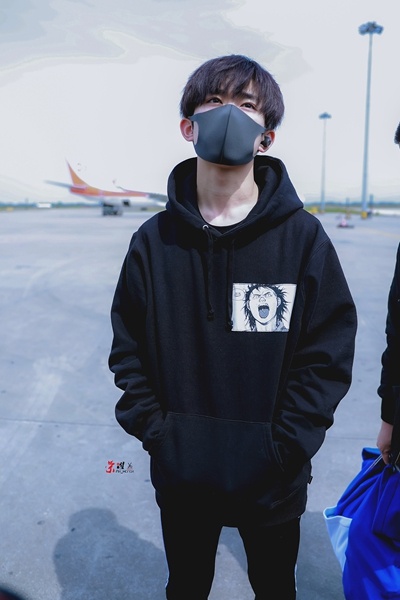 易烊千玺获高考神器五三有粉丝助力偶像学习