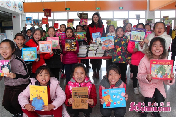 东营区丽景小学开展向新疆疏勒县中小学捐赠图