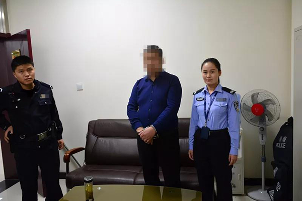 刑拘在逃男子出入境窗口办证 女辅警机智将其抓获