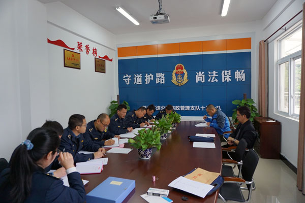 西]红红脸、出出汗 --赣州高速路政各党支部召