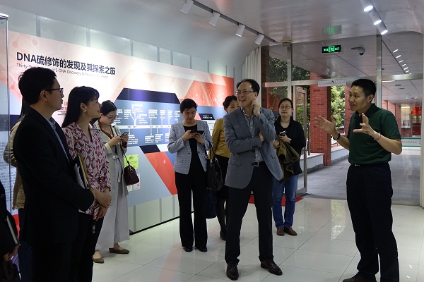 教育部国际司副司长方军一行到上海交大调研[