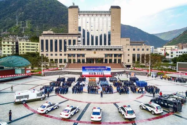 石棉县城人口_石棉县城(3)