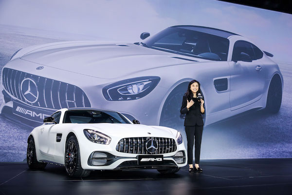 从这款中国特别版跑车开始，奔驰向更多女性车主抛出橄榄枝
