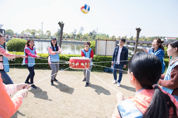 民生银行南通分行运营条线开展户外拓展活动