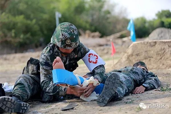 新疆军区战伤救治技术骨干集训动员大会在某高炮团召开