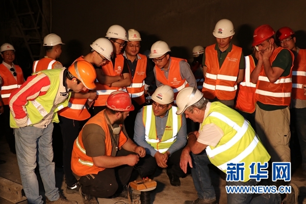 中企承建外高加索地区最长铁路隧道实现贯通|
