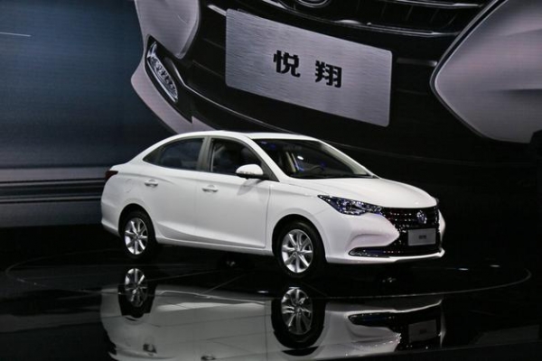 2018重庆车展:长安全新悦翔正式亮相 采用家族