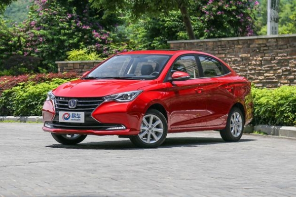 2018重庆车展:长安全新悦翔正式亮相 采用家族