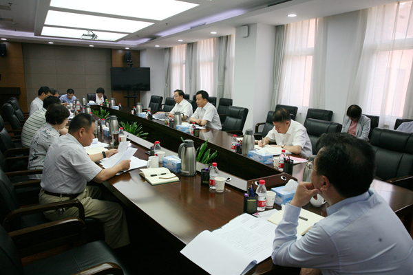 校党委常委会传达学习教育部和天津市有关会议