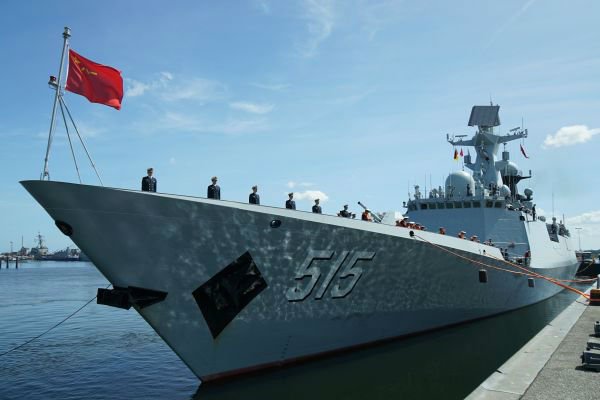 6月15日，中国海军第二十九批护航编队滨州舰停靠德国基尔军港，开始进行友好访问。（王勍 摄）