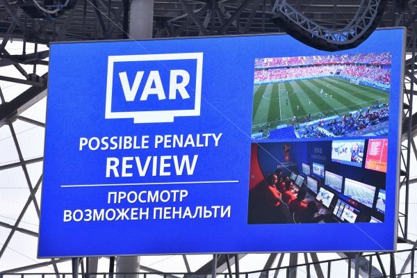 外媒评VAR利与弊:判罚公正性提升 但易让主裁