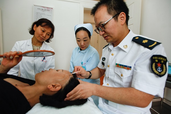 后脑取发三千根 发际线的困扰就这样被移走了