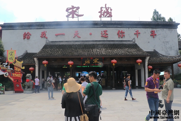 两岸媒体浙江采风行 “穿越千年”感受宋代古文化
