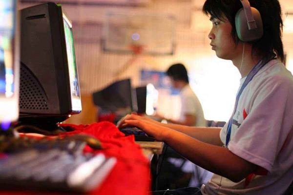 “中国电竞第一人”人皇Sky李晓峰。(来源:GQ中国)