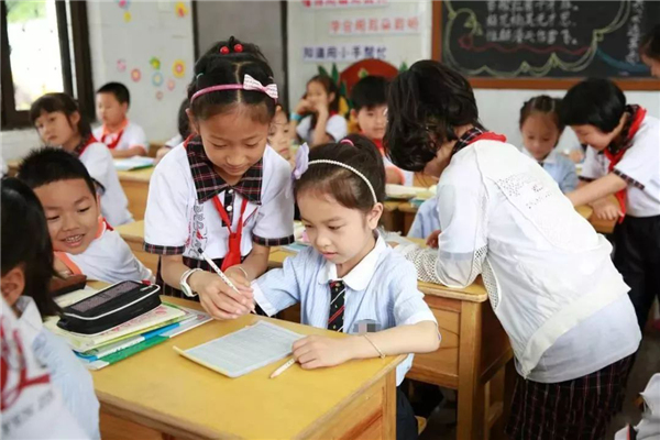 发改委放开营利性民办学校收费标准 家长