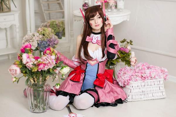 【cos】俄罗斯美女Cos《守望先锋》D.Va 粉嫩俏皮略带妩媚