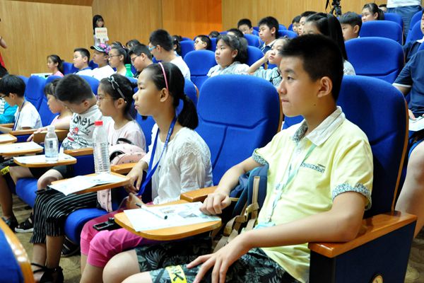 老苏州讲苏州名人故事 感受名人精神坚定文化