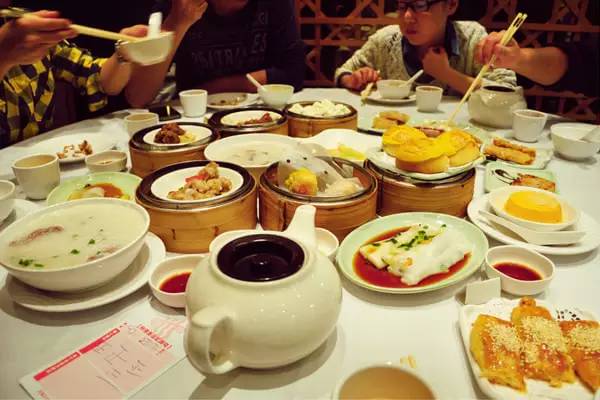 下个月，昆明去香港可以坐高铁啦！只要7个多小时！票价是…