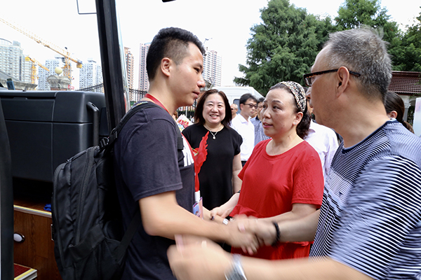 上海55名组团式援藏教师出征,是挑战也是神圣