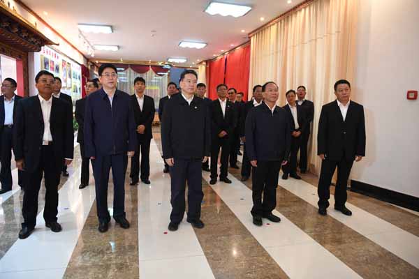 [西藏]交通运输部长李小鹏、西藏自治区政府主