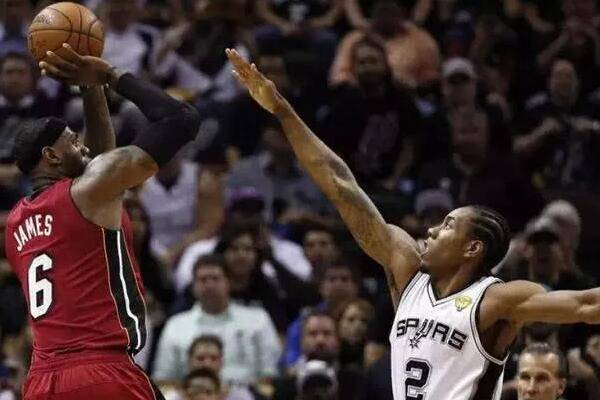 詹姆斯总得分王时刻 cGq_-hhkusks7491003.jpg