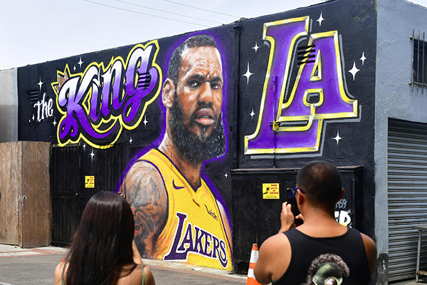 NBA新赛季赛程公布,直播和眼球都跟着詹姆斯去