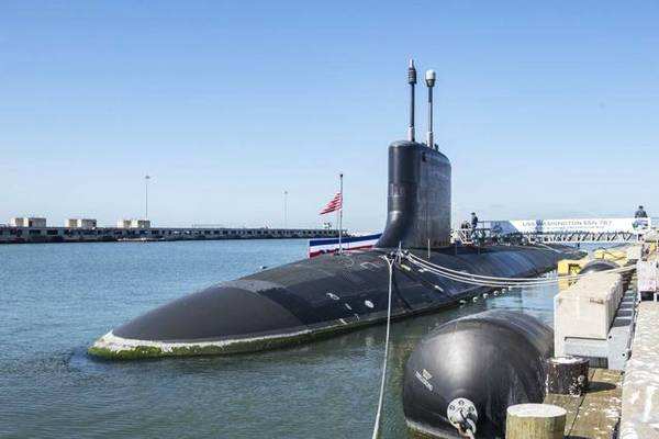 图为美国弗吉尼亚级攻击型核潜艇。
