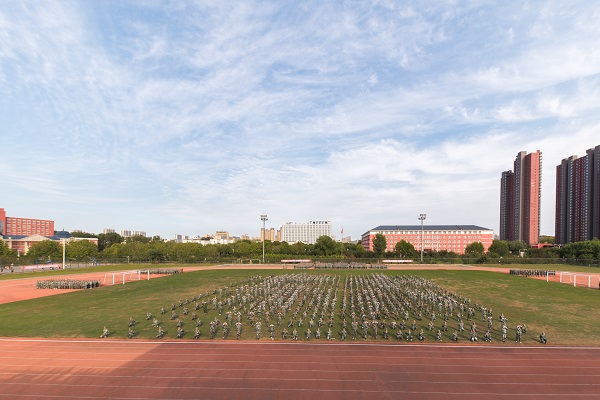 秦皇岛分校举行2018级新生军训总结大会|军训