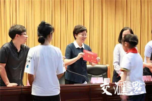 爱心接力十二载 千余人次获奖励 “政协奖学金”成大爱靖江的闪亮名片