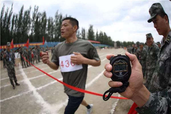 什么嘶风成语_什么风拂面四字成语(2)