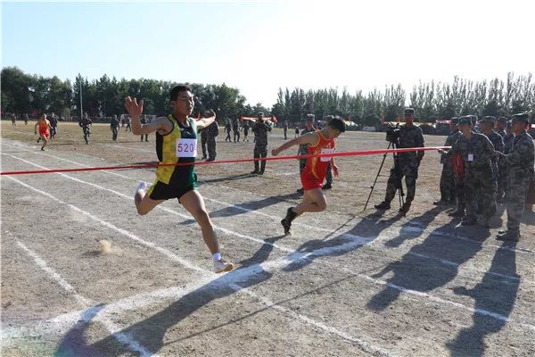 什么嘶风成语_什么风拂面四字成语(2)