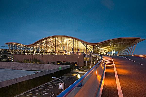 保罗·安德鲁辞世:穿过戴高乐、浦东机场，追寻透明与自在