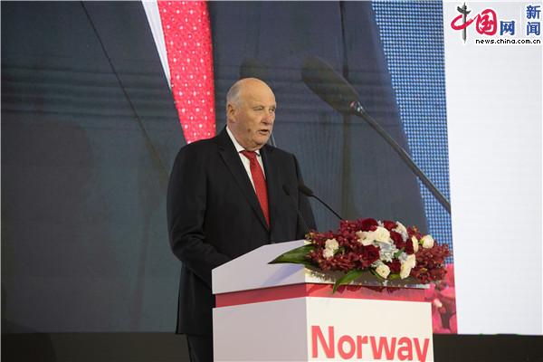 挪威工商峰会在京举行 挪威国王哈拉尔五世出席