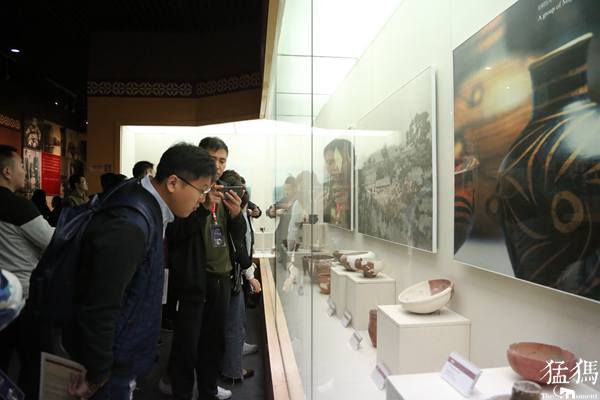 全国融媒体看河南 在仰韶文化博物馆探索史前文明