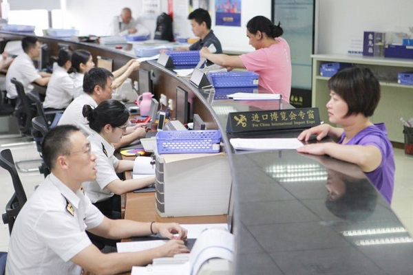 上海海关大数据服务进博会 让进口货快速安全通关