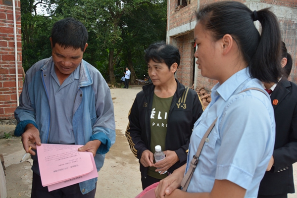 兴业法院进村入户宣传扫黑除恶专项斗争