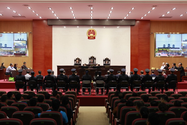 柳州中院一审宣判广西中美天元集团骗取贷款、