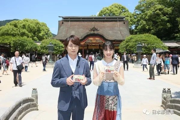 听命这个挨次排下往,2019年和2020年的白组主办人是松本润和大野智没跑了啊!