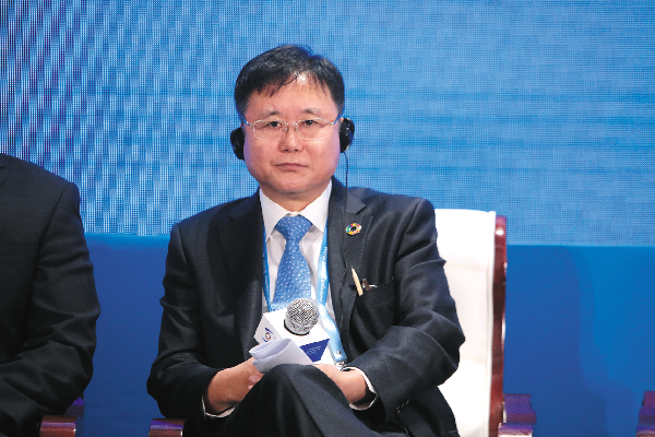 联合国公共治理项目办公室主任。他认为,政府必须管理电子政务,以便提供在线服务,保护人们的数据和隐私。 摄影/新京报记者 王嘉宁